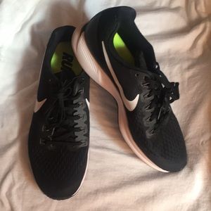 NWOT Nike women’s Pegasus 34 size 10 sneakers